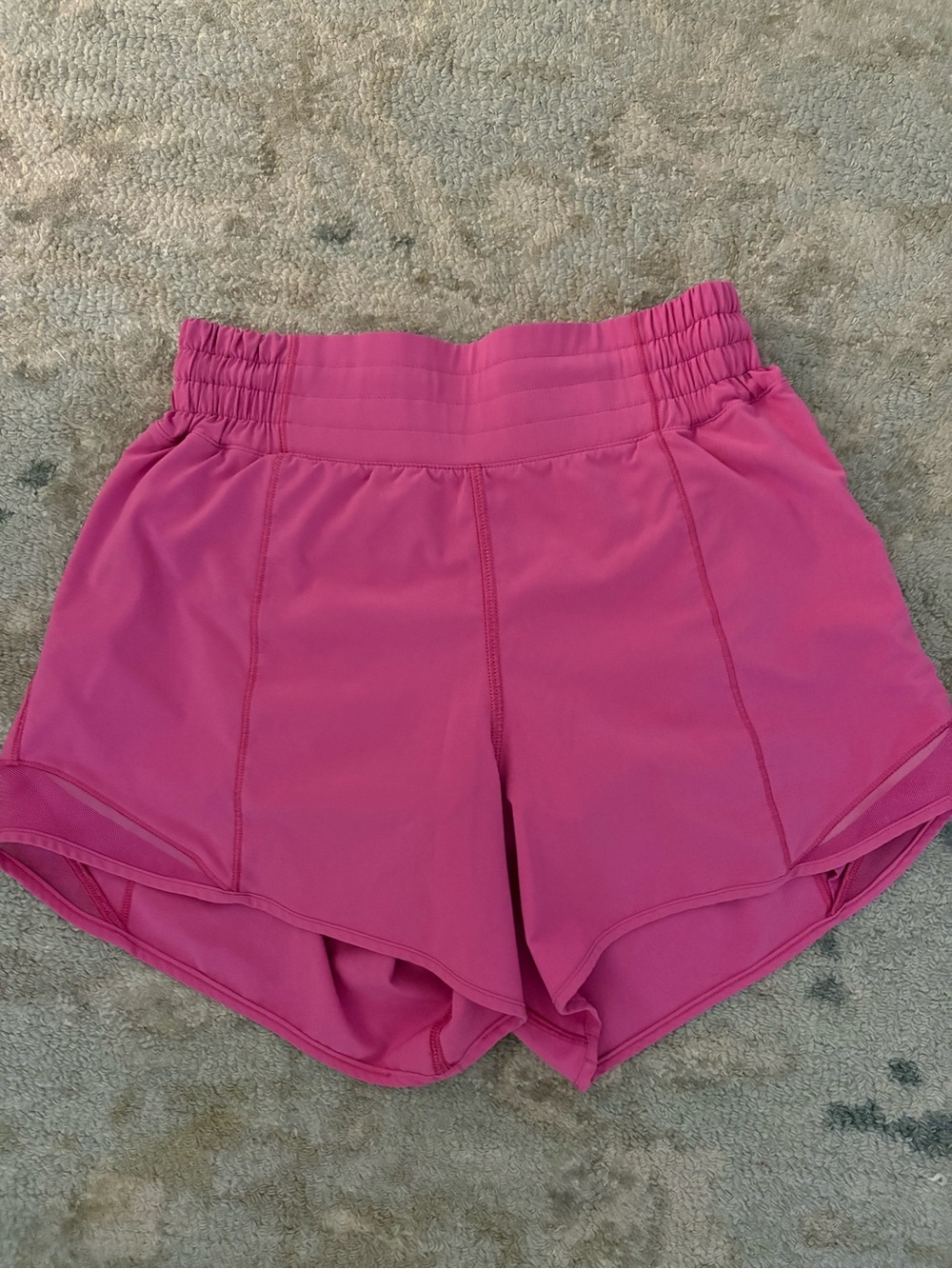 Lululemon High Rise Hotty Hot 4” shorts. Size 4